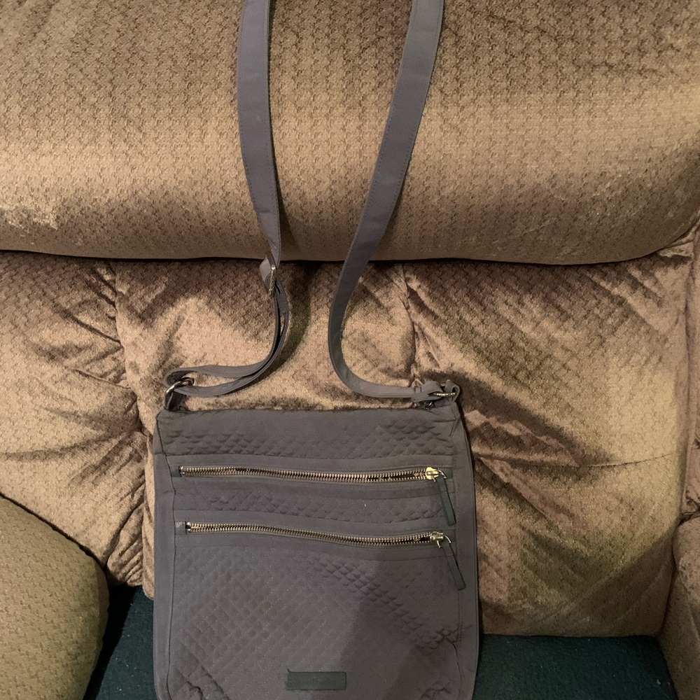 👜💯🌺🔥Vera Bradley gray crossbody!